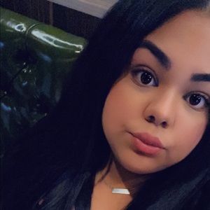 Meet your Posher, Yanira